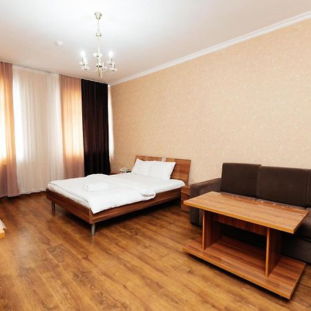 Alcazar Hotel Atyrau Bagian luar foto