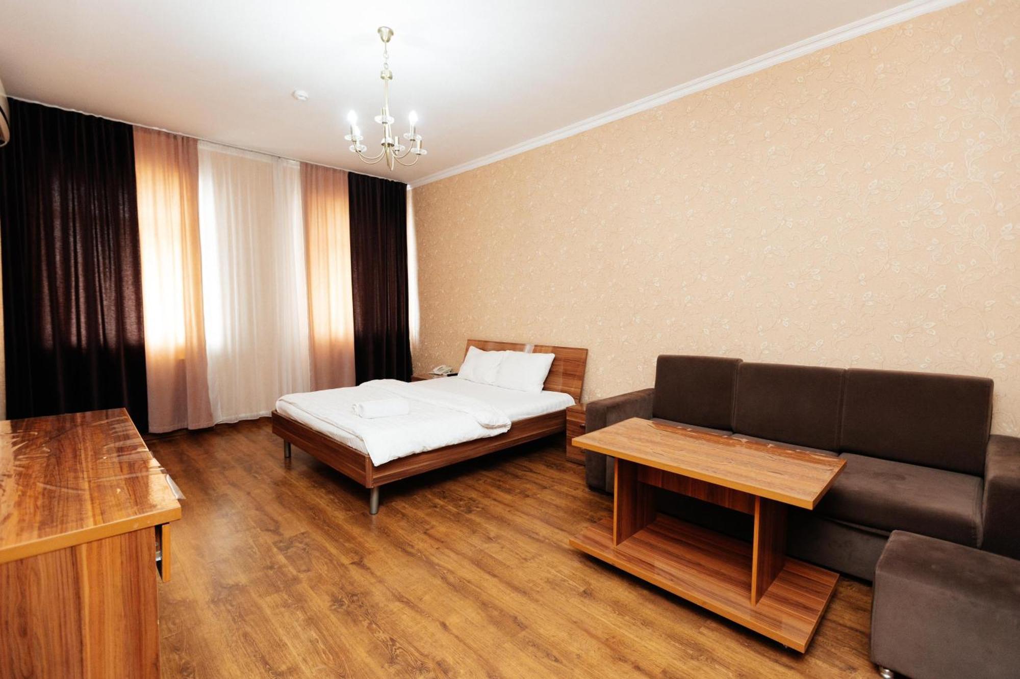 Alcazar Hotel Atyrau Bagian luar foto