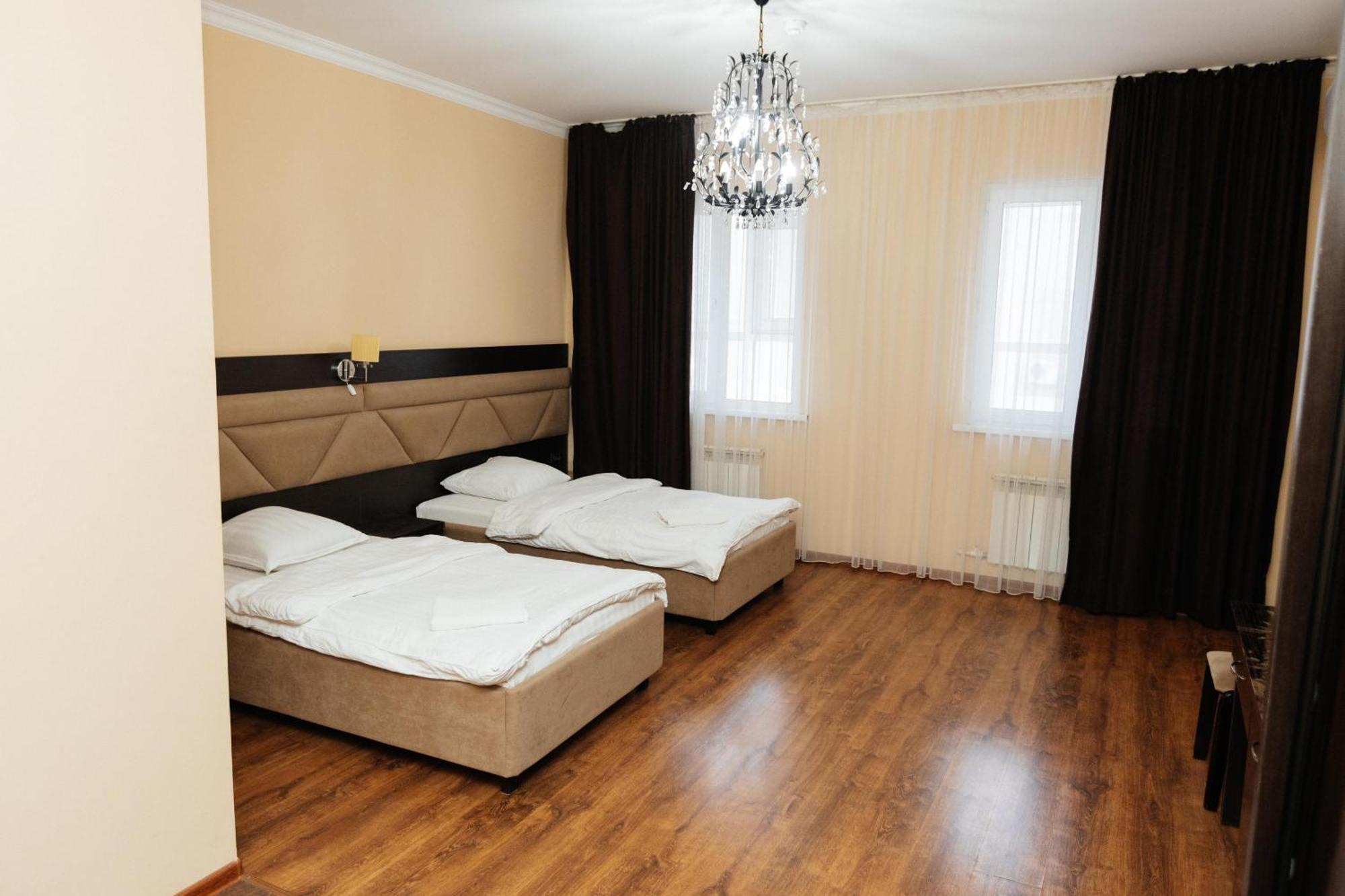 Alcazar Hotel Atyrau Bagian luar foto
