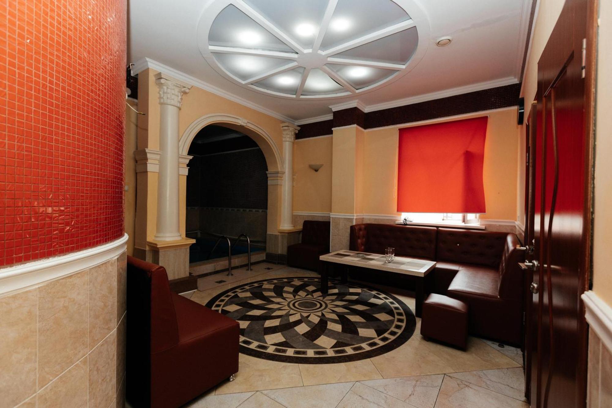 Alcazar Hotel Atyrau Bagian luar foto