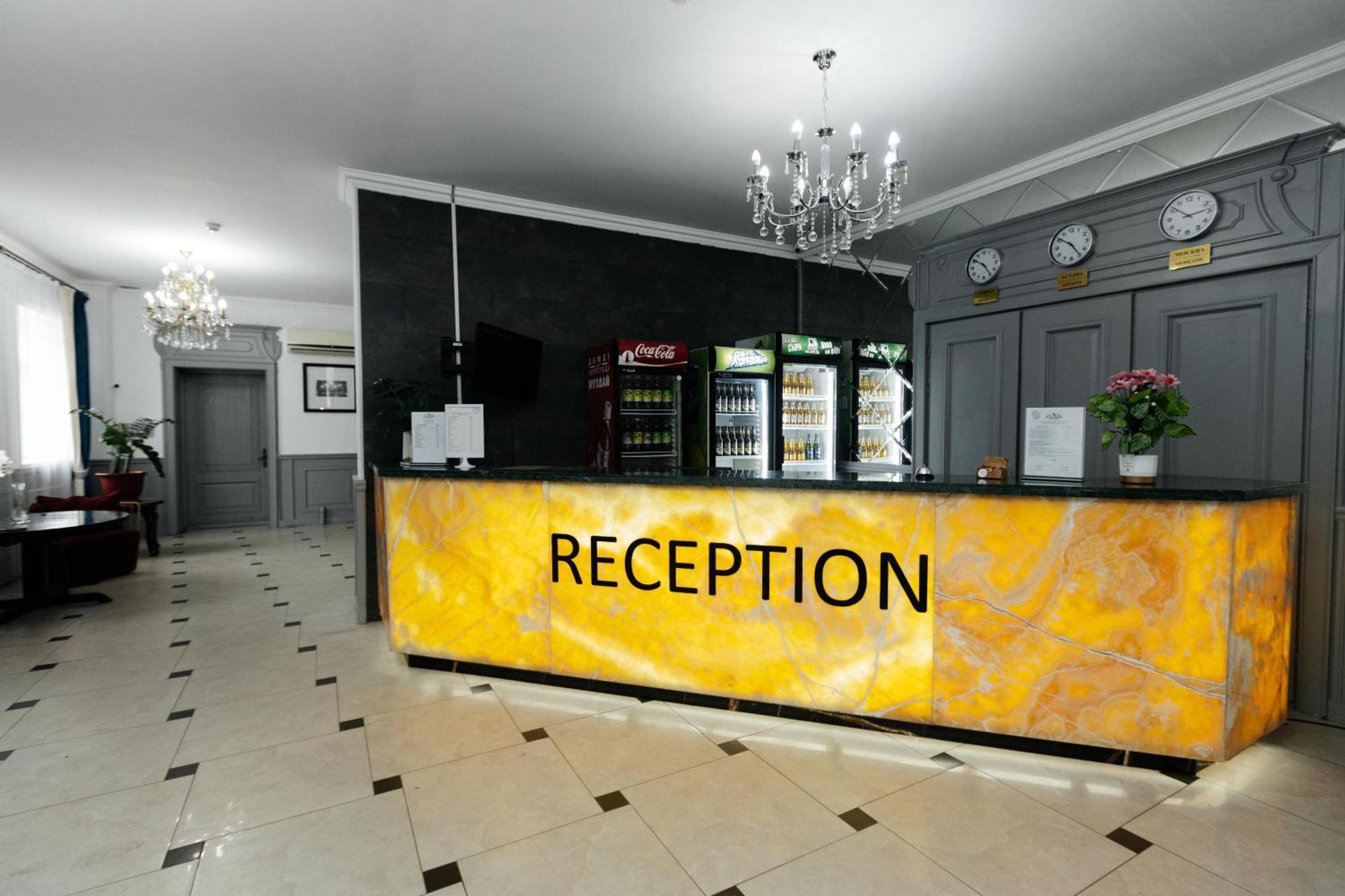 Alcazar Hotel Atyrau Bagian luar foto