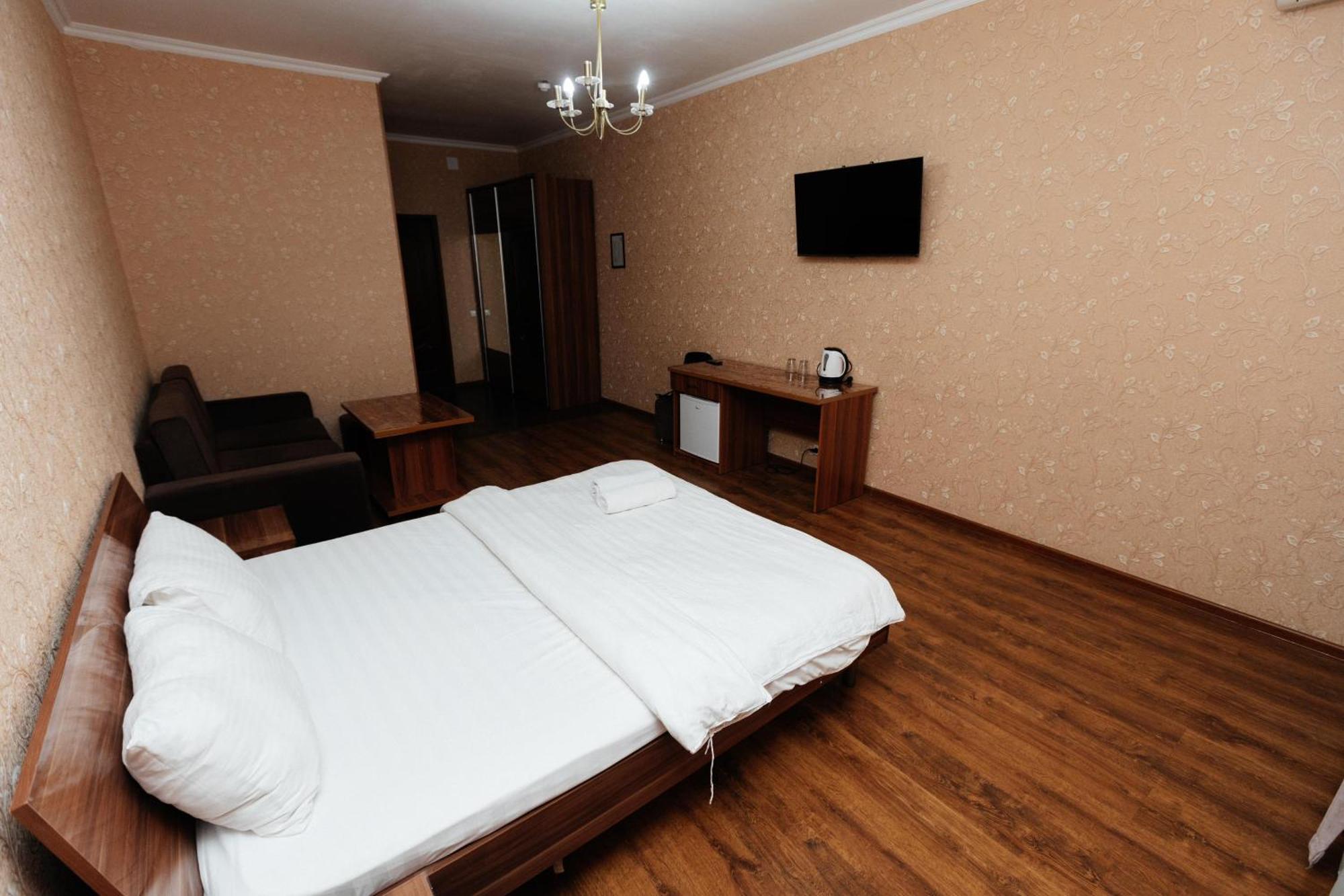 Alcazar Hotel Atyrau Bagian luar foto
